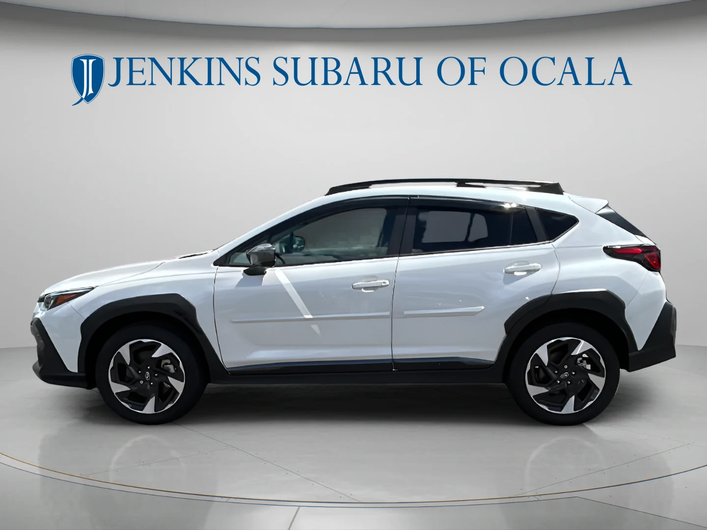 Used 2025 Crystal White Pearl Subaru Limited image 6