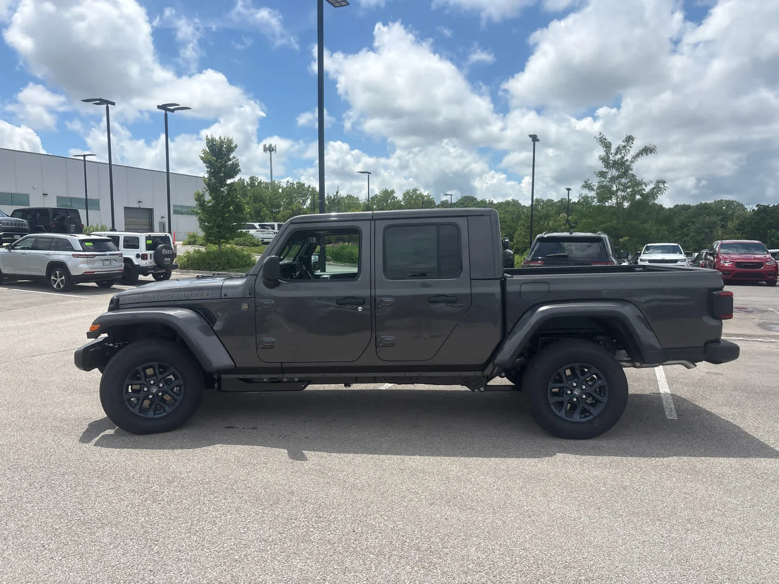 New 2026 Granite Crystal Metallic Clearcoat Jeep 85th Anniversary Edition image 5