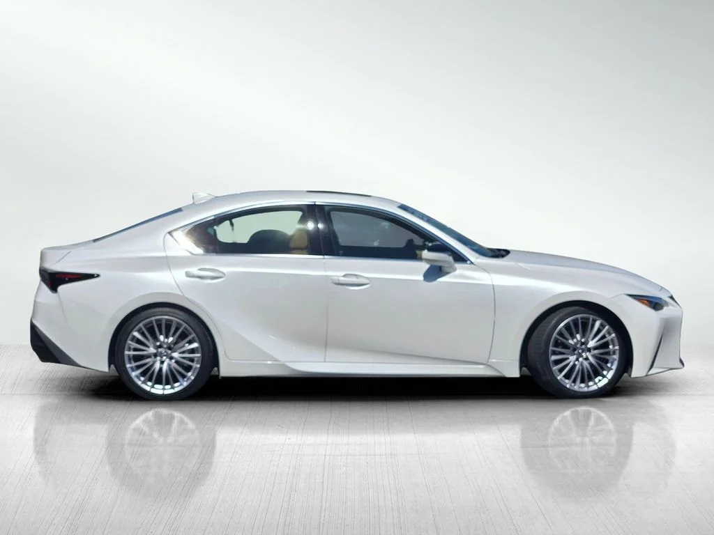 Used 2023 White Pearl Lexus 300 image 3