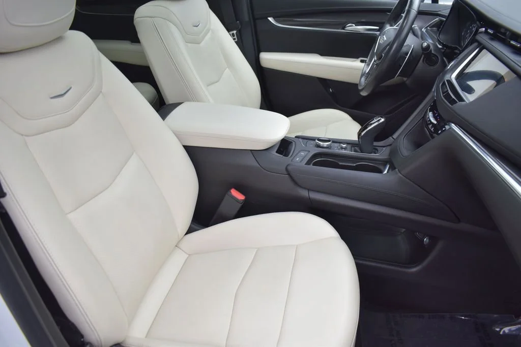 Certified Used 2023 Crystal White Tricoat Cadillac Sport image 35