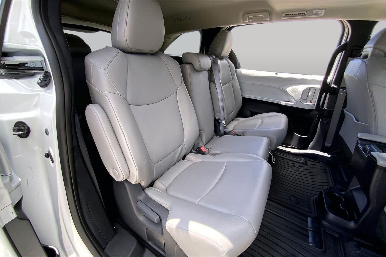 Used 2025 Wind Chill Pearl Toyota XLE image 19