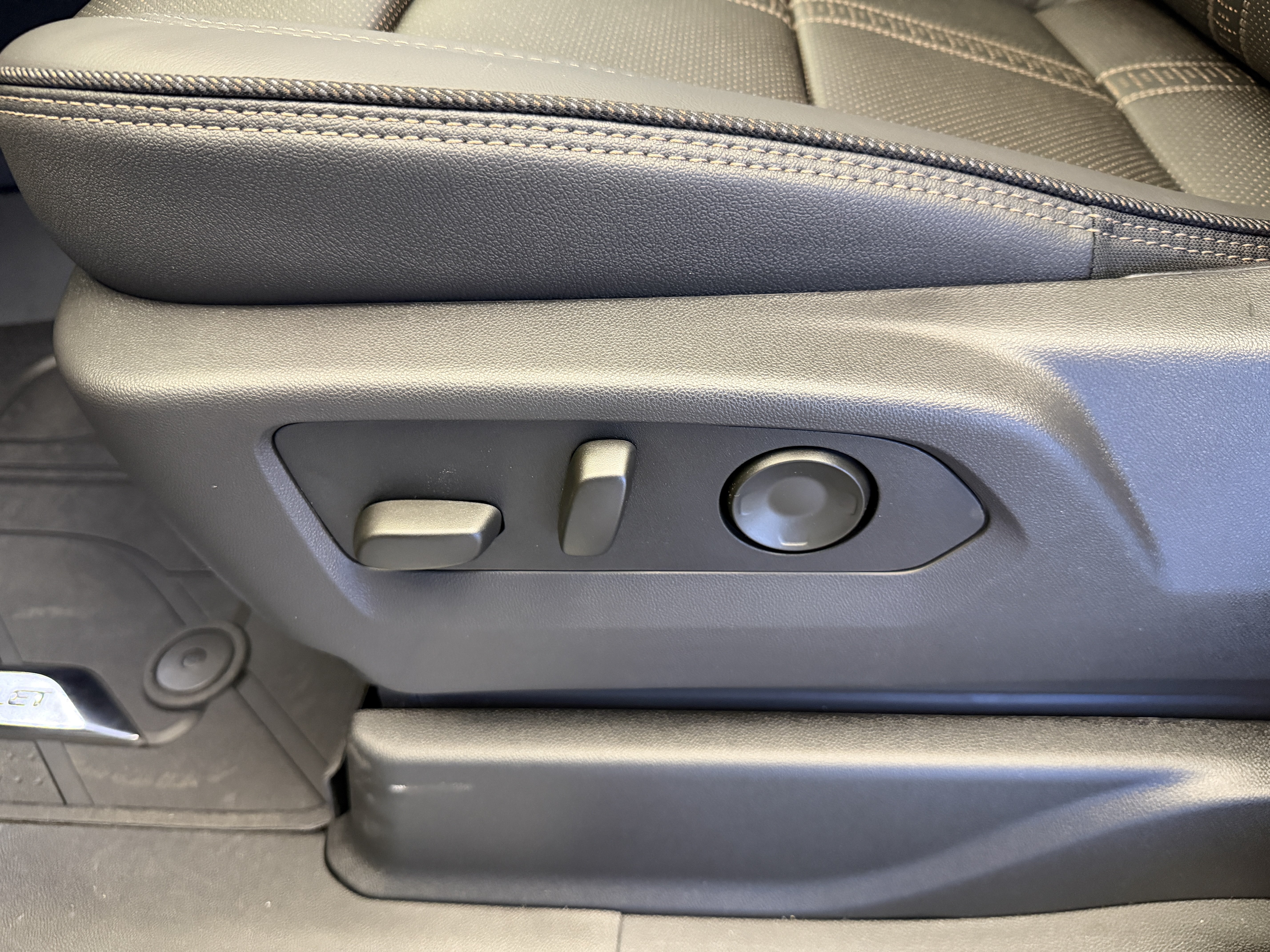2026 Chevrolet Suburban High Country - Photo 15