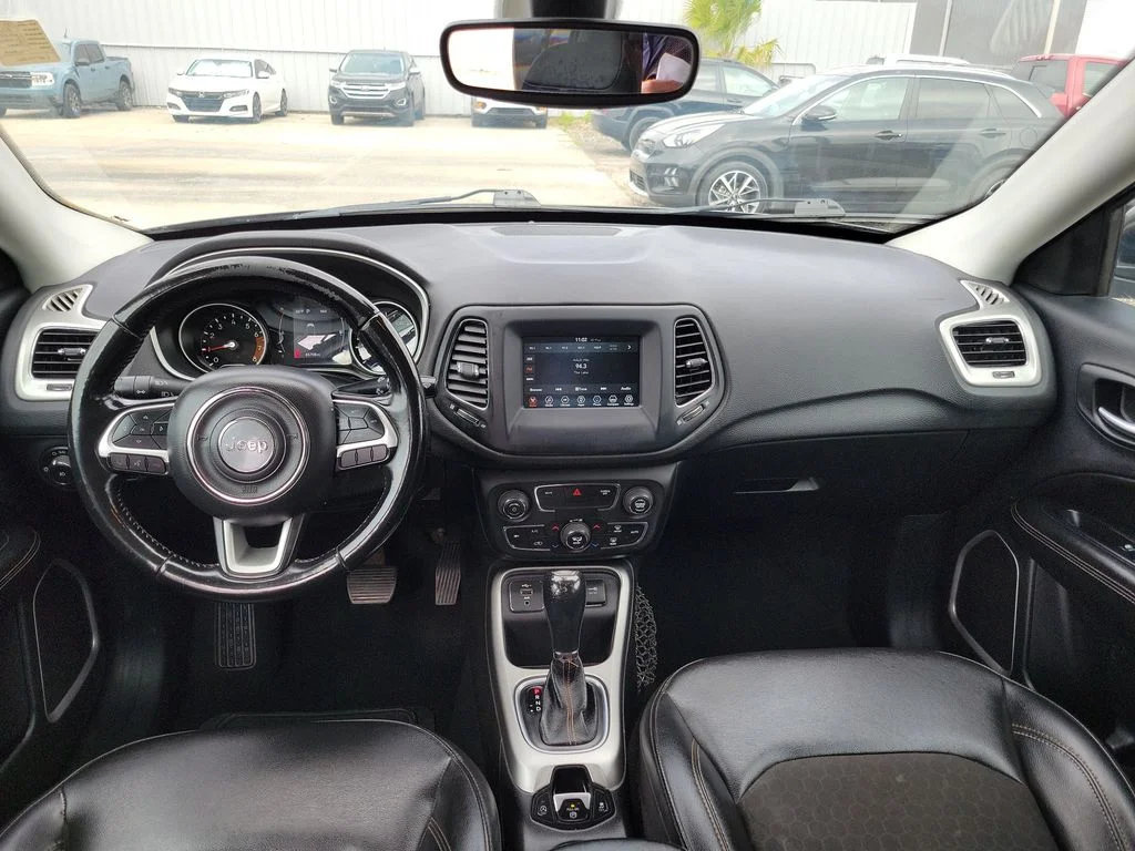 Used 2020 Gray Jeep Latitude image 27