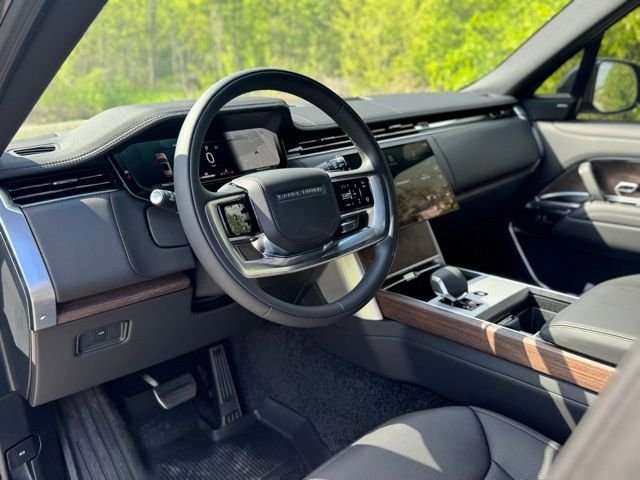 New 2026 Carpathian Grey Land Rover SE image 10