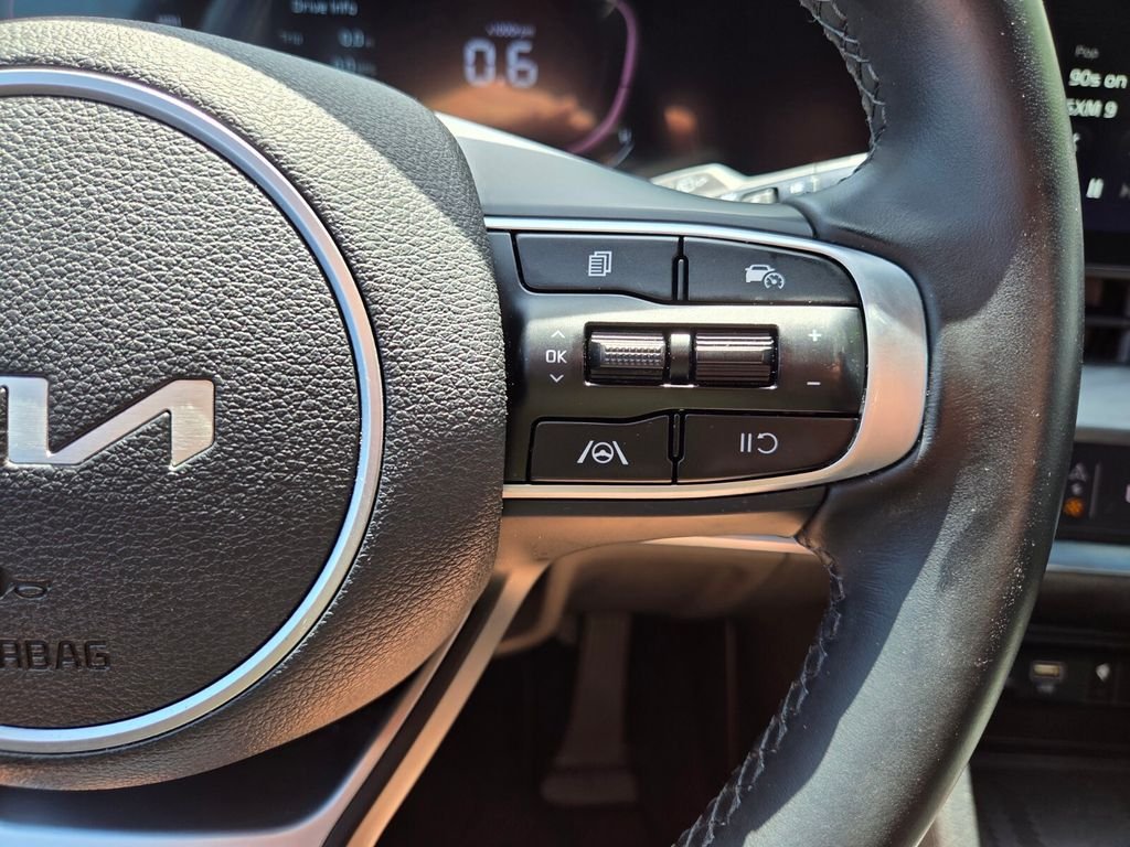 Used 2023 Black Kia X-Line image 33