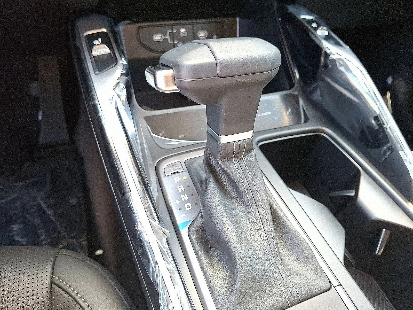 New 2026 Ivory Silver Kia EX image 9
