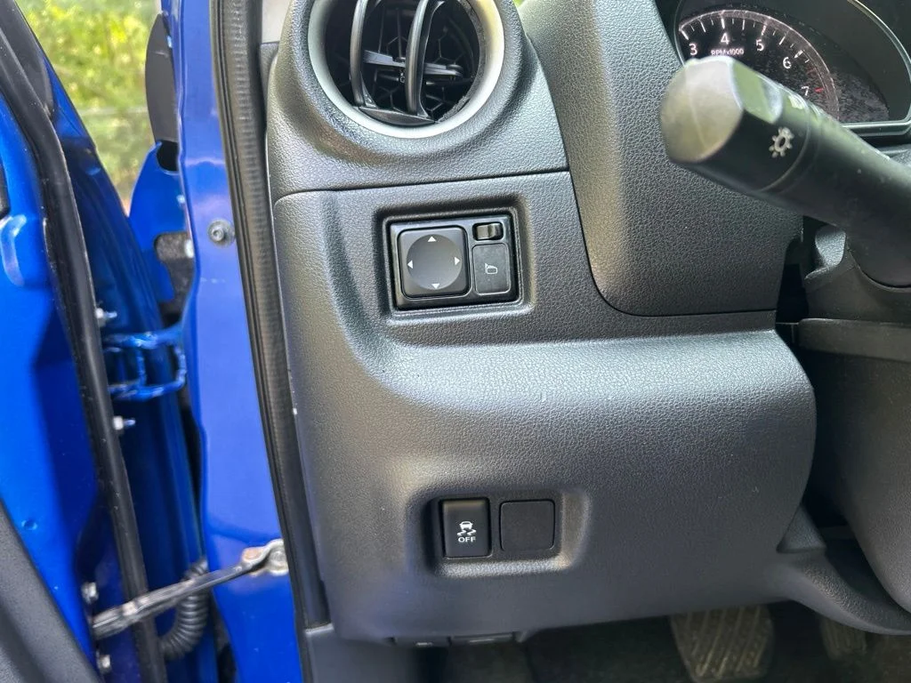 Used 2016 Blue Nissan 1.6 SV image 22
