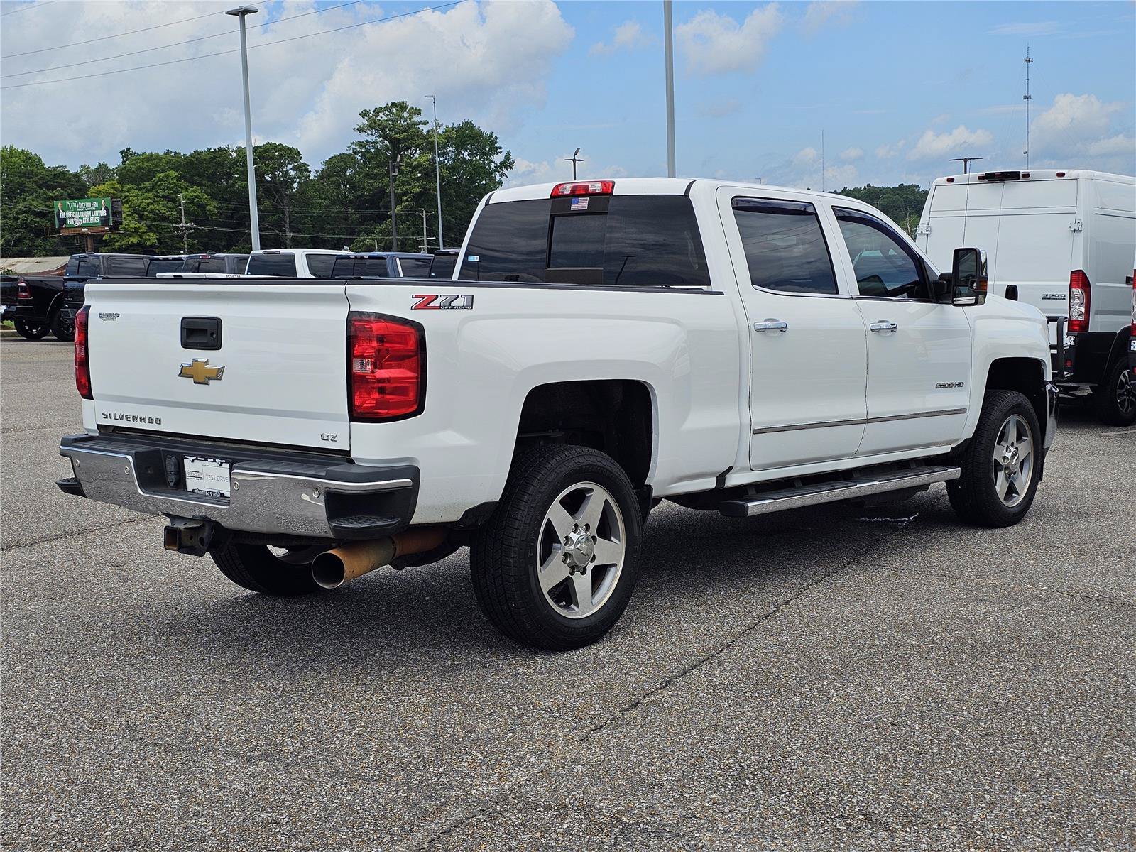Used 2019 Summit White Chevrolet LTZ image 9