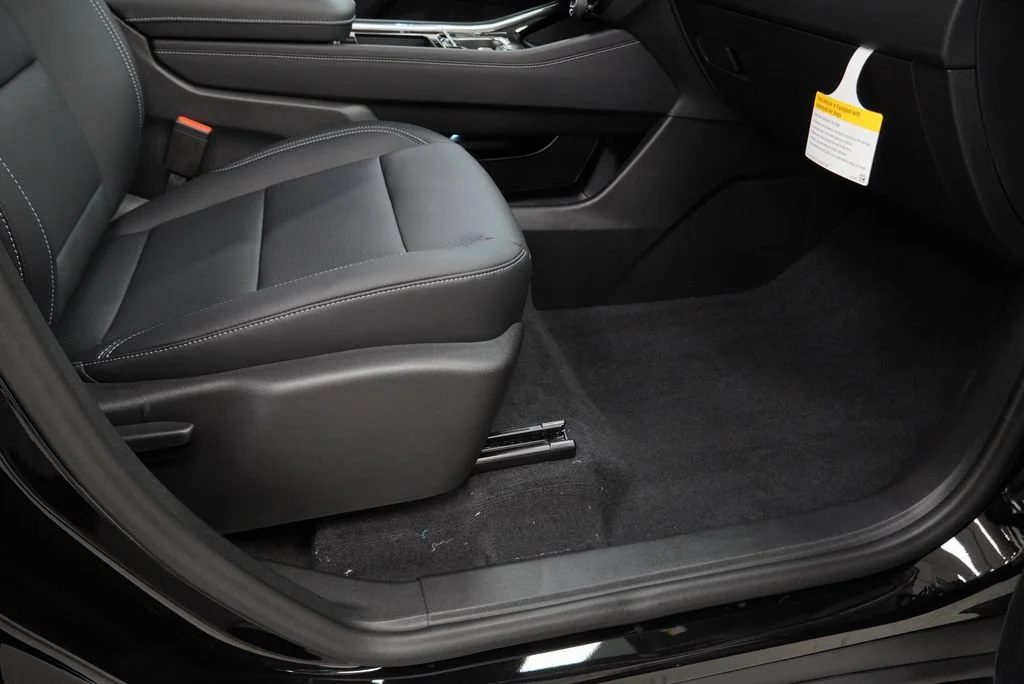 New 2027 Mosaic Black Metallic Chevrolet LT image 30