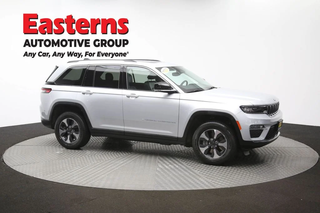 Used 2022 Silver Jeep 4xe image 50