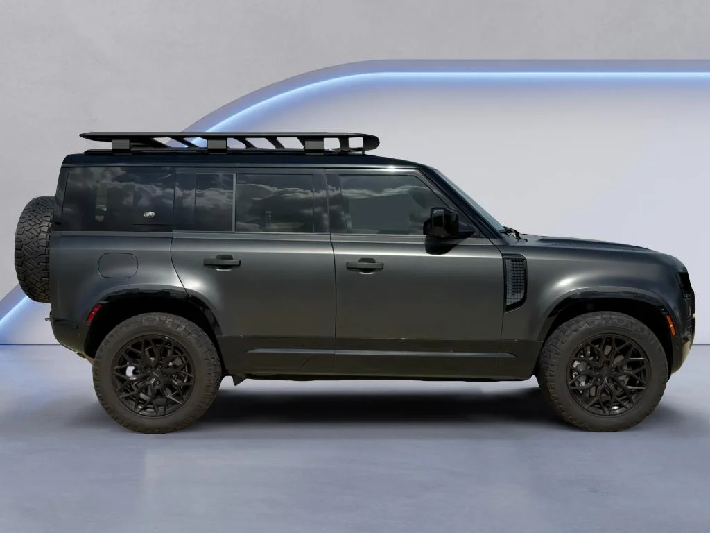 Used 2023 Carpathian Grey Premium Metallic Land Rover X-Dynamic SE image 7