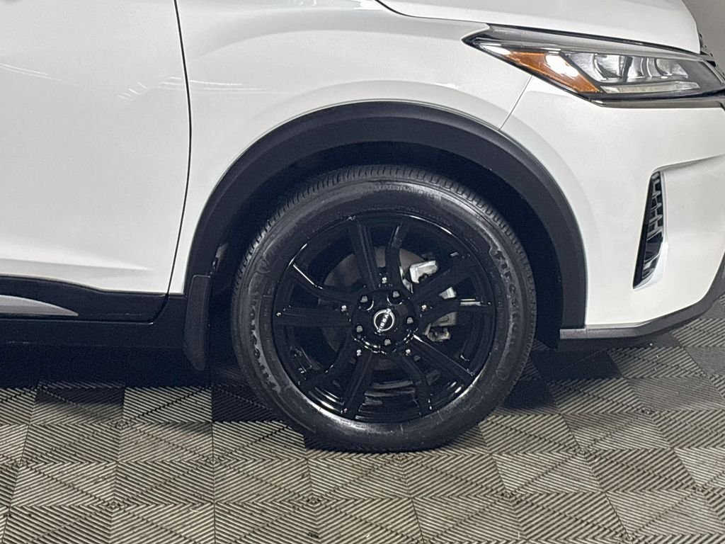 Used 2024 Aspen White Nissan SR image 22