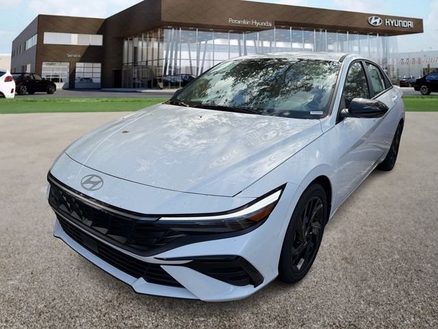 Used 2026 White Hyundai SEL Sport image 1