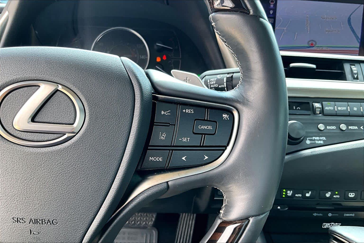 Used 2019 Eminent White Pearl Lexus Ultra Luxury image 23