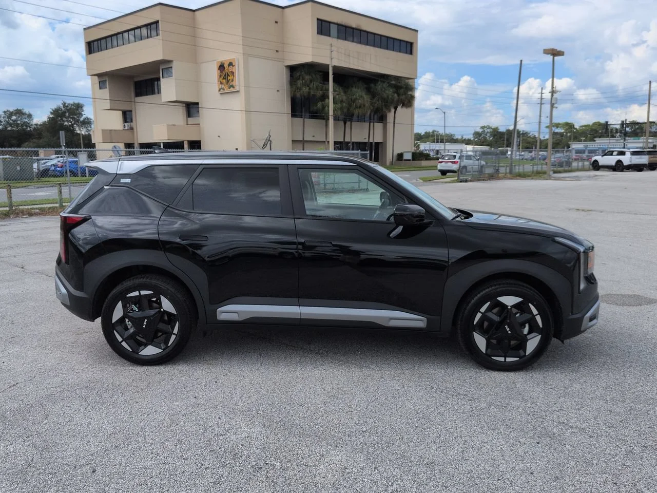 New 2027 Aurora Black Pearl Kia EX image 3