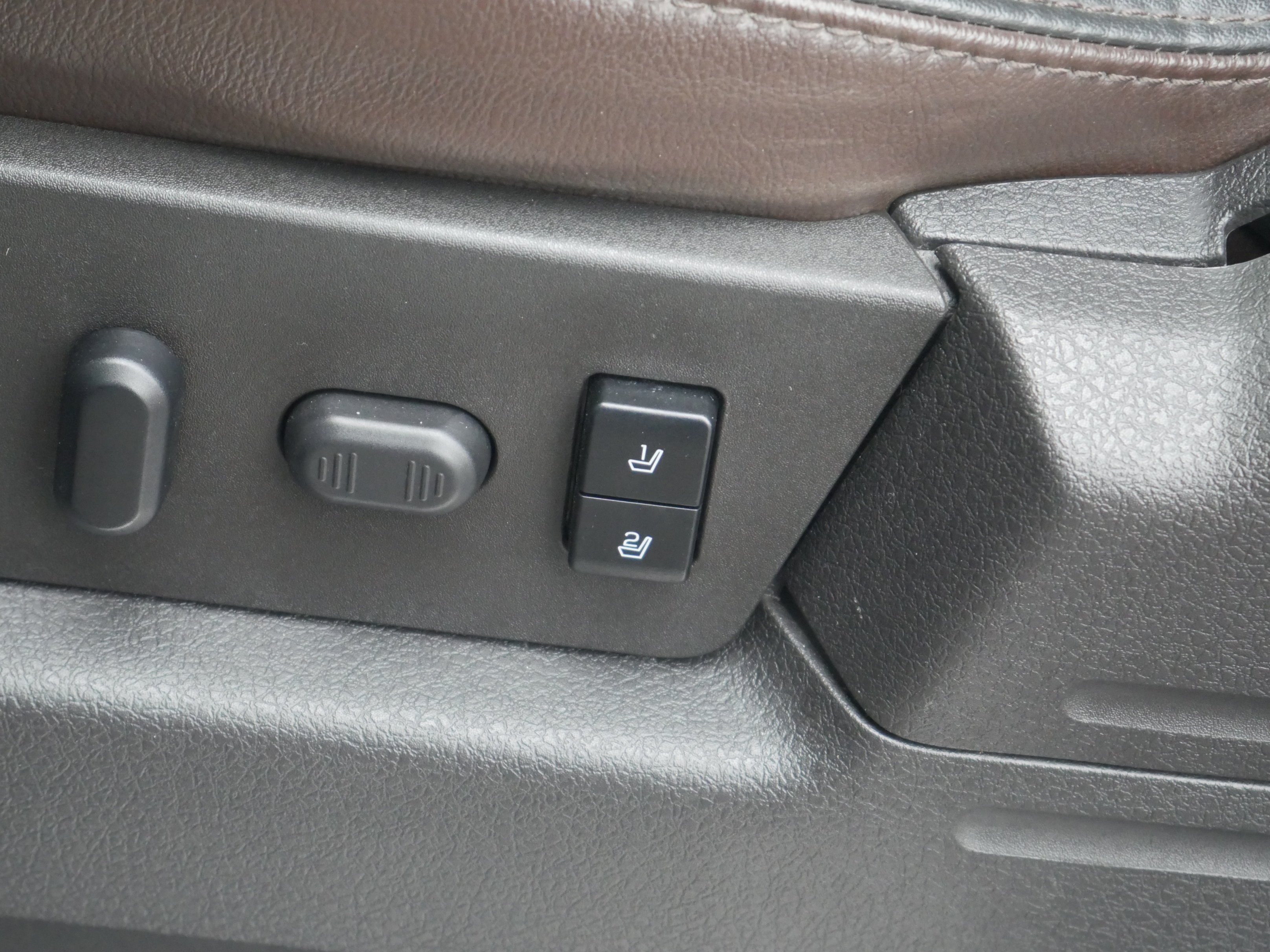 Used 2012 Tuxedo Black Metallic Ford Platinum image 11