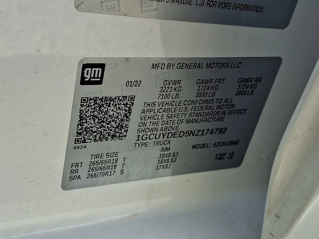 Used 2022 Summit White Chevrolet LT image 28