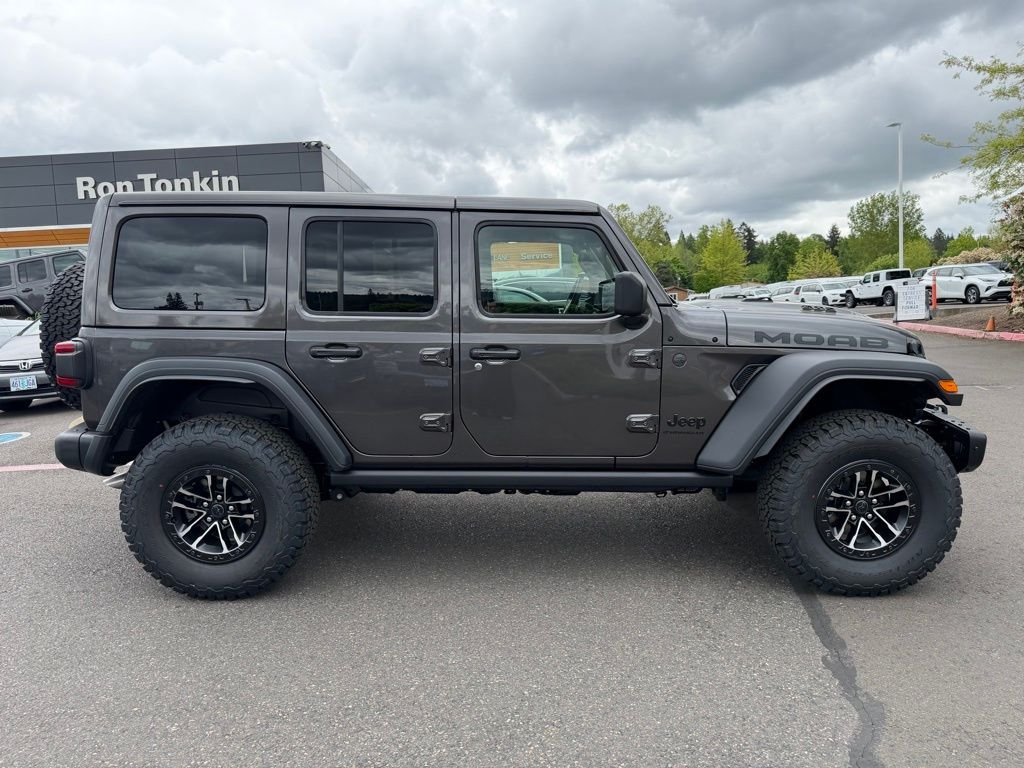 New 2026 Granite Crystal Metallic Clear-Coat Exterior Paint Jeep Moab 392 image 8
