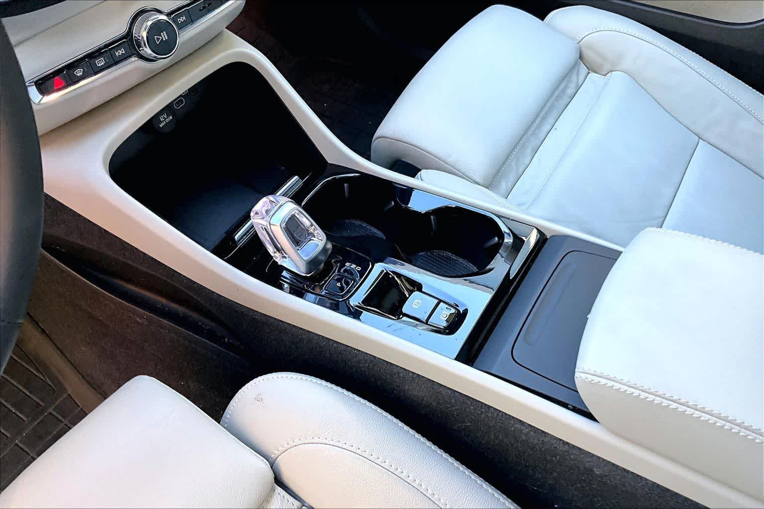 Used 2024 Crystal White Metallic Volvo Plus Bright Theme image 16