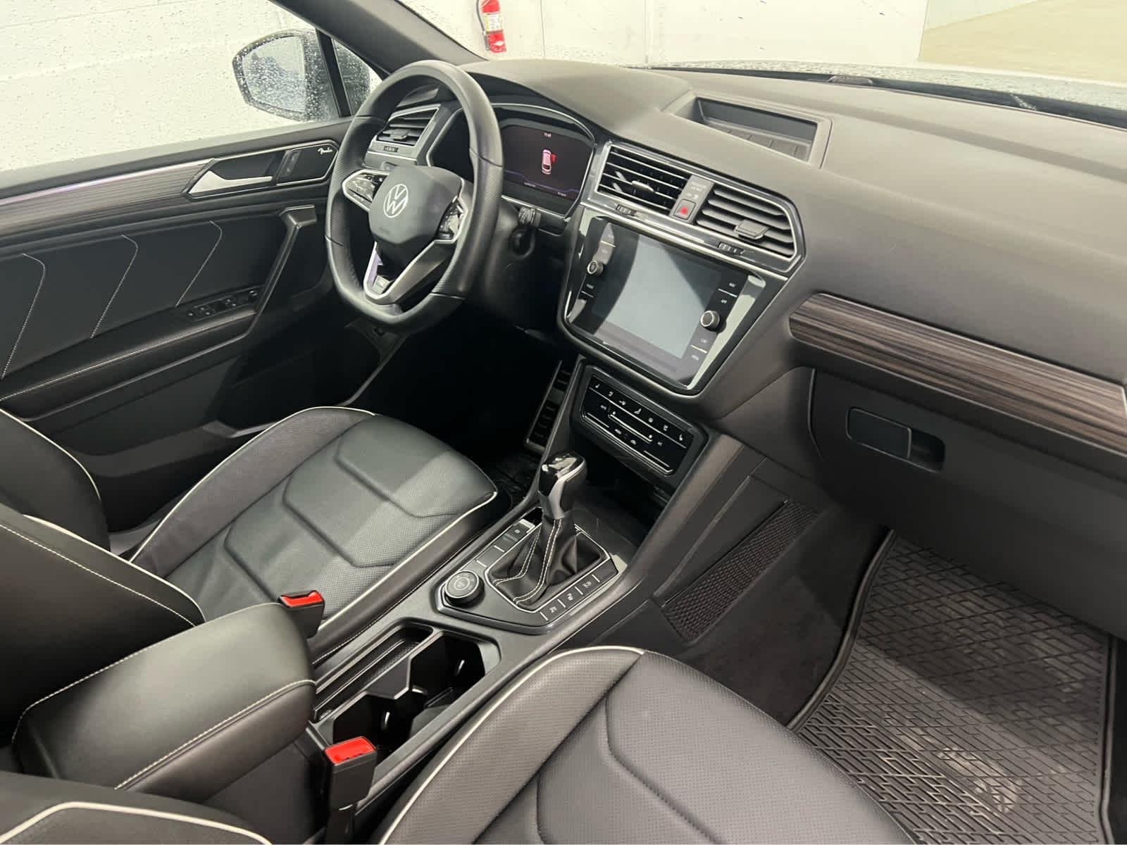 2022 Volkswagen Tiguan SEL R-LINE - Photo 28