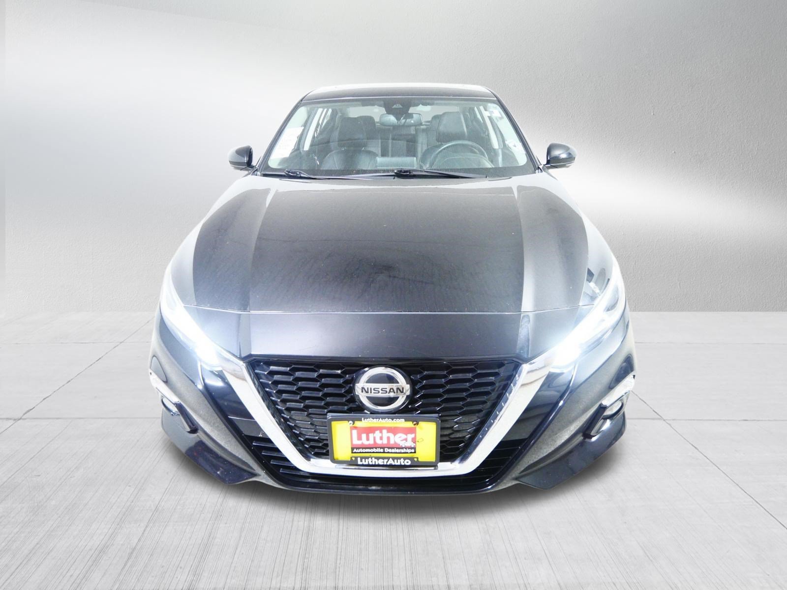 Used 2020 Super Black Nissan 2.0 Platinum image 2