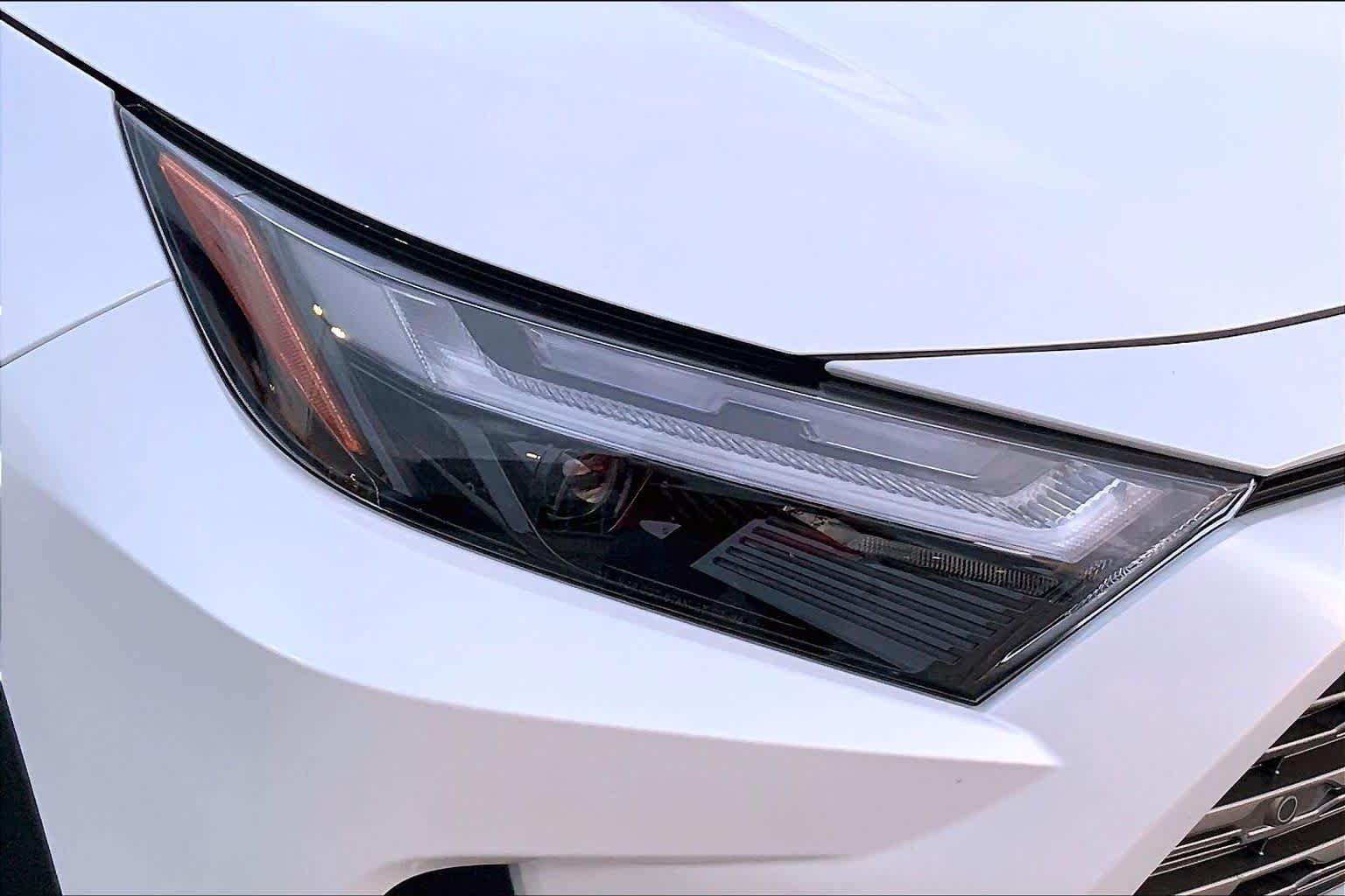 Used 2025 Wind Chill Pearl Toyota Hybrid Limited image 24