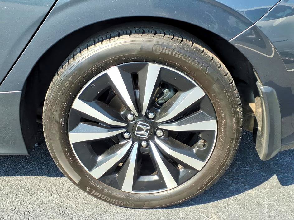 Used 2024 Gray Metallic Honda EX-L image 10