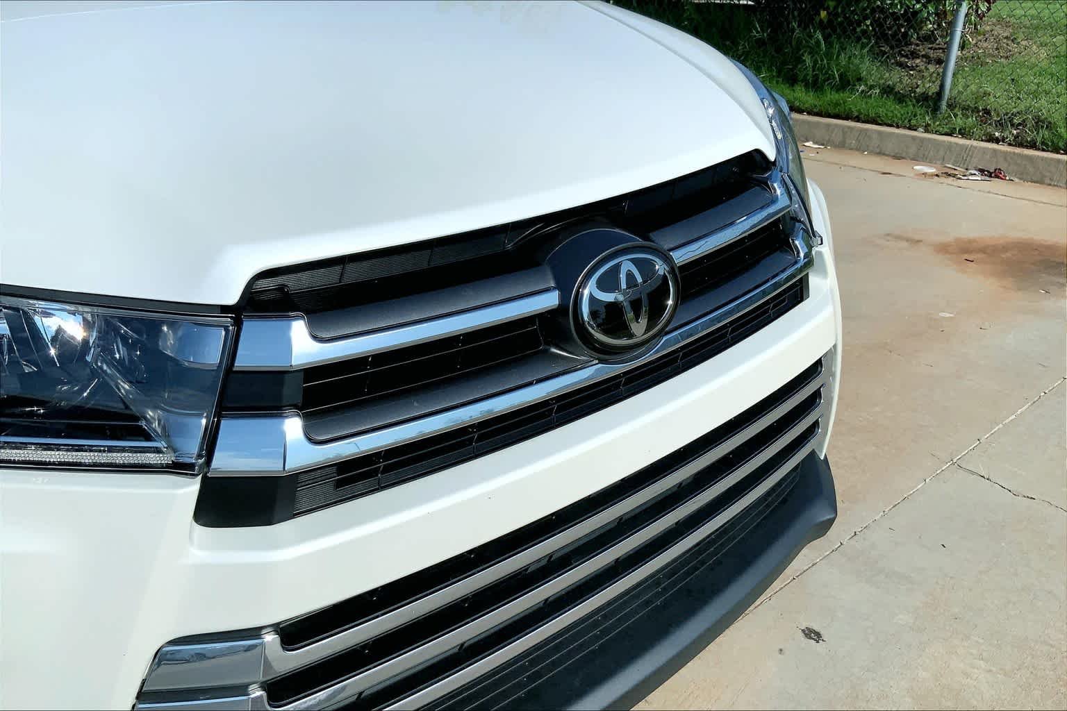 Used 2017 Blizzard Pearl Toyota Limited image 30