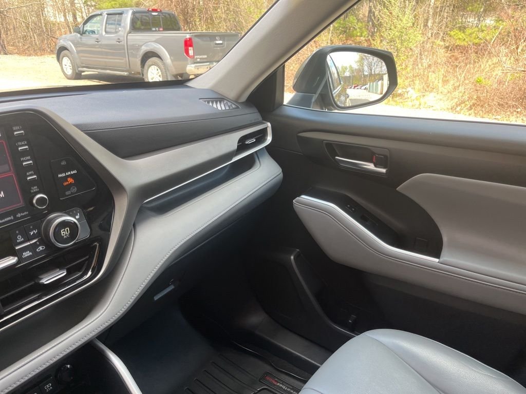 Used 2020 Magnetic Gray Metallic Toyota XLE image 32