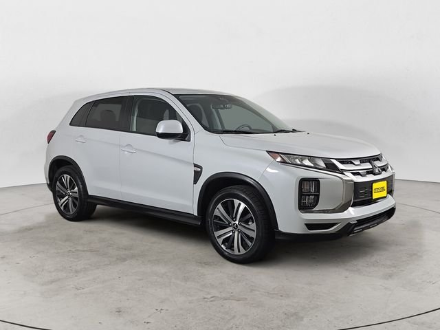 Used 2024  Mitsubishi 2.0 ES image 3