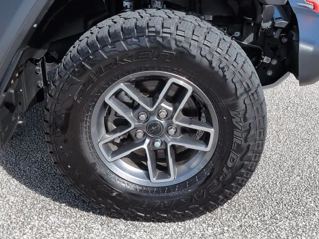 Certified Used 2025 Black Clearcoat Jeep Mojave image 11