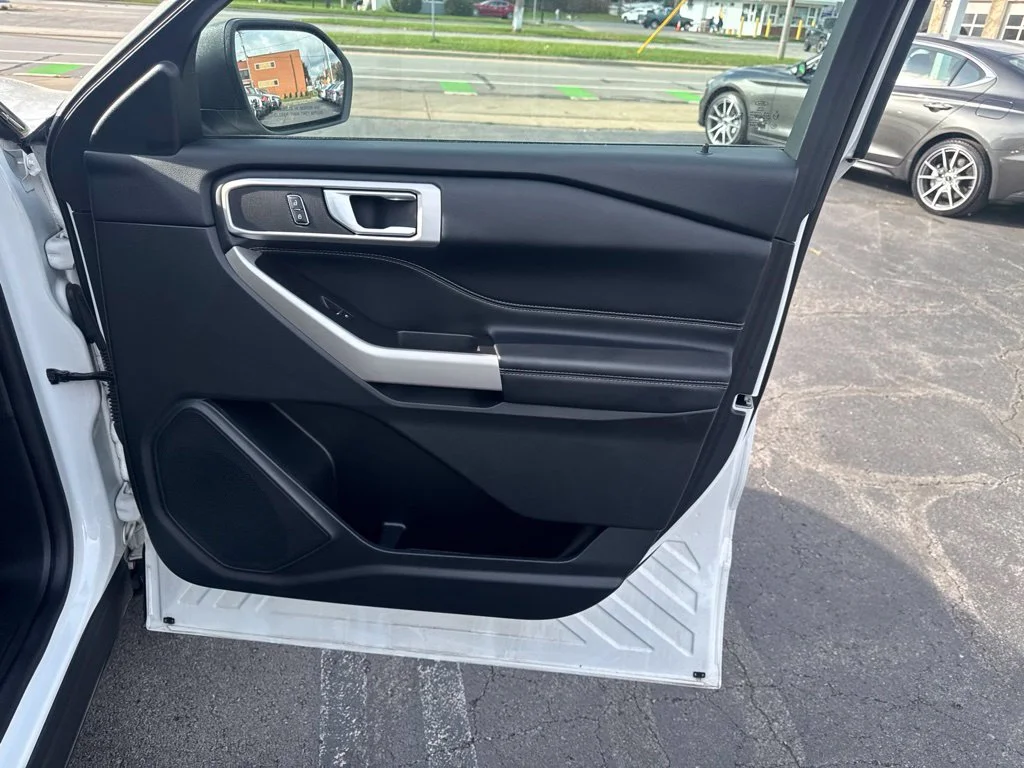 Used 2022 White Metallic Ford XLT image 35