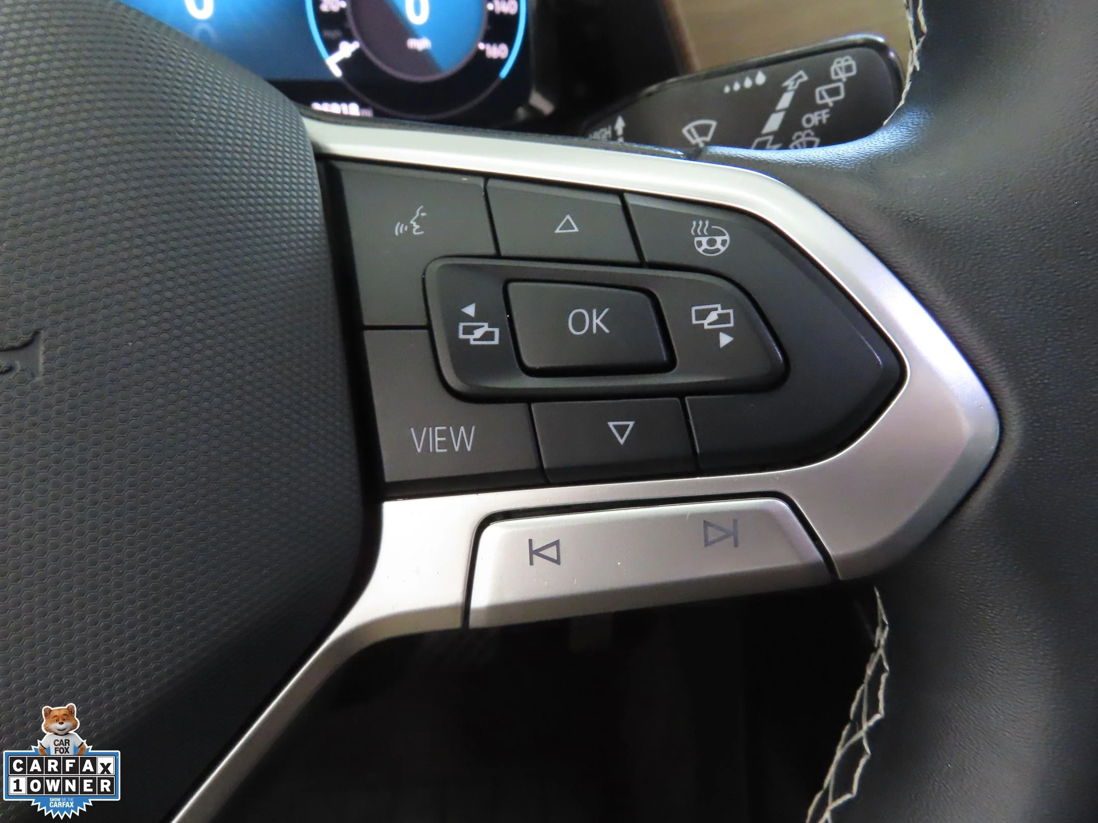 Used 2024 Black Volkswagen 2.0T SE w/Technology image 15