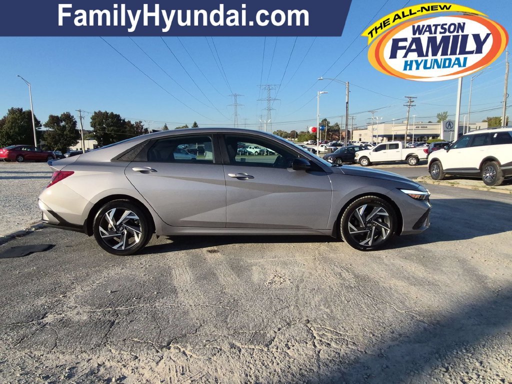 Certified Used 2025  Hyundai SEL Sport image 2