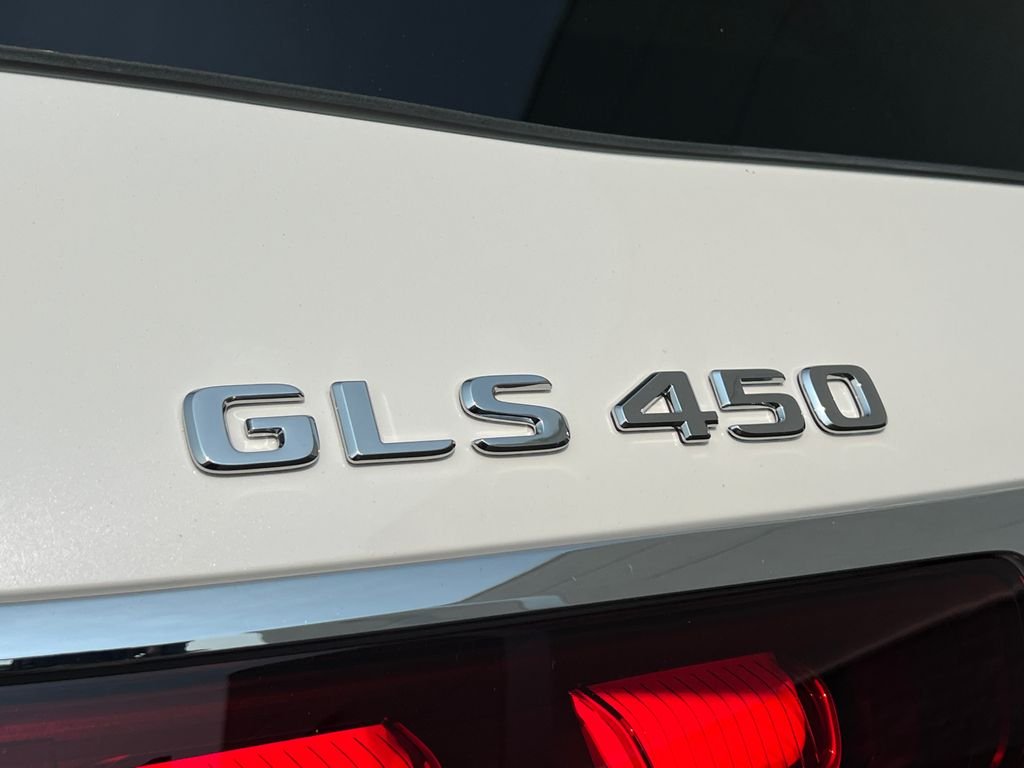 New 2026 MANUFAKTUR Moonlight White Metallic Mercedes-Benz GLS 450 image 32