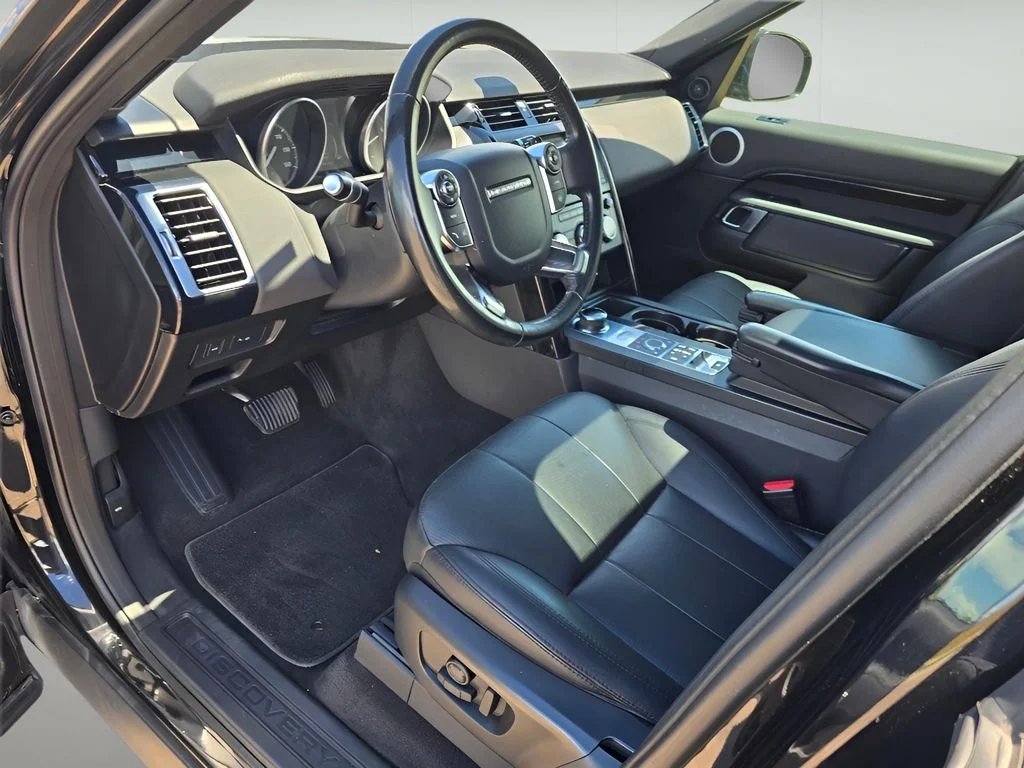 Used 2017 Santorini Black Metallic Land Rover SE image 23