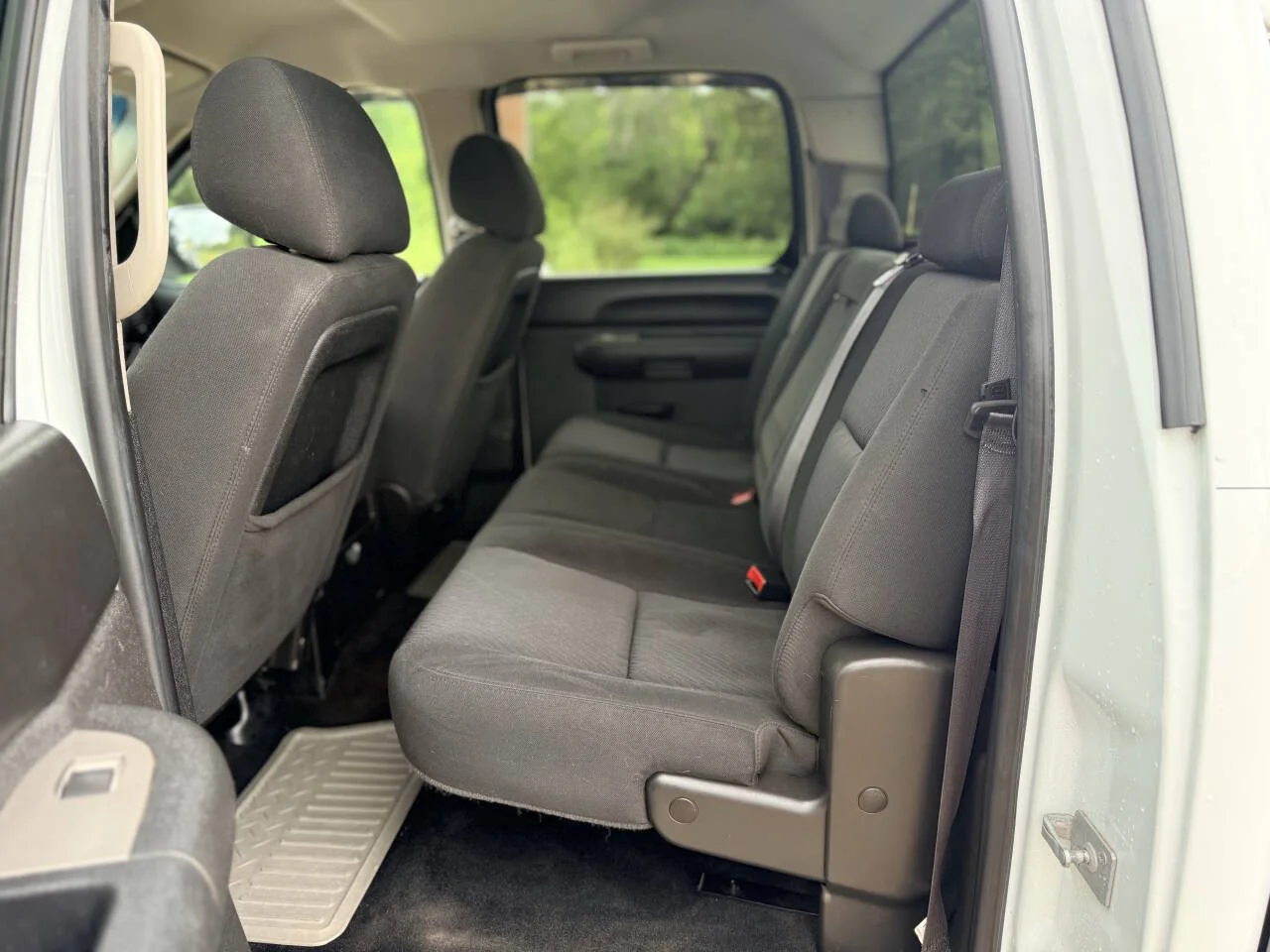 Used 2011 White GMC SLE 4x2 4dr Crew Cab 5.8 ft. SB image 12