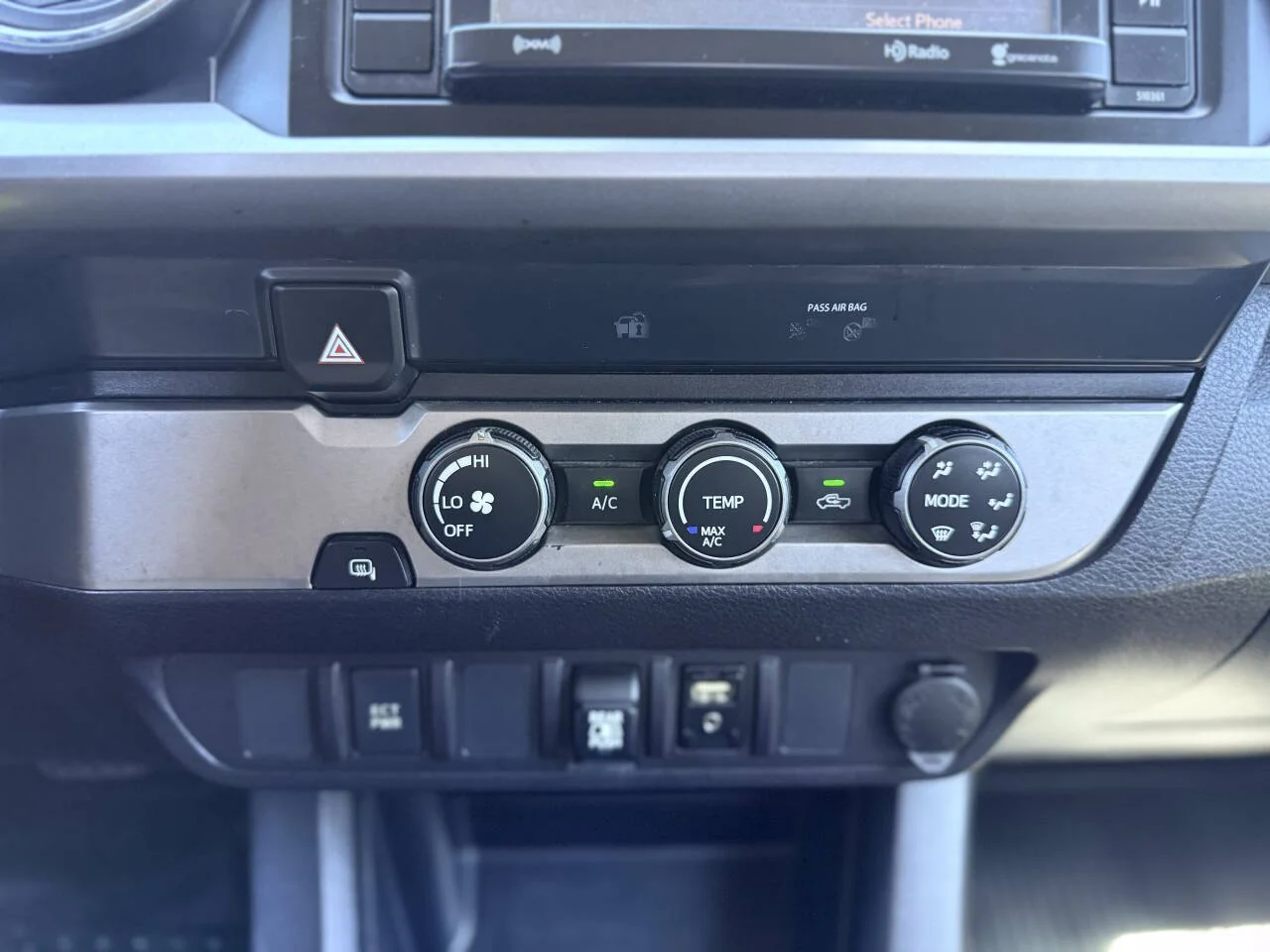 Used 2019 Silver Toyota SR5 V6 4x2 4dr Double Cab 5.0 ft SB image 23