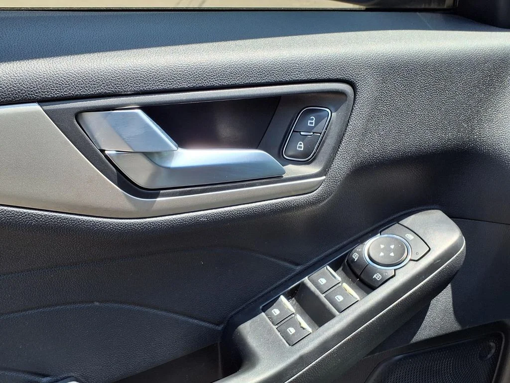 Used 2022 Silver Ford SEL image 11