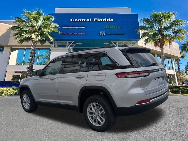 New 2026 Silver Zynith Exterior Paint Jeep Laredo X image 7
