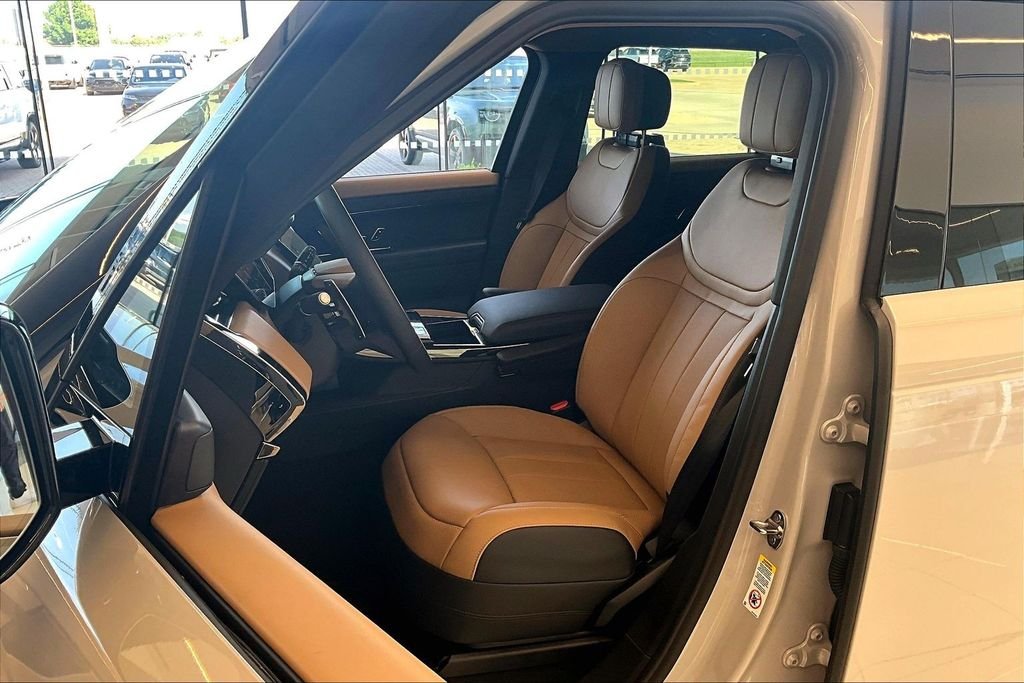 New 2026 Borasco Grey Metallic Land Rover Dynamic SE image 9
