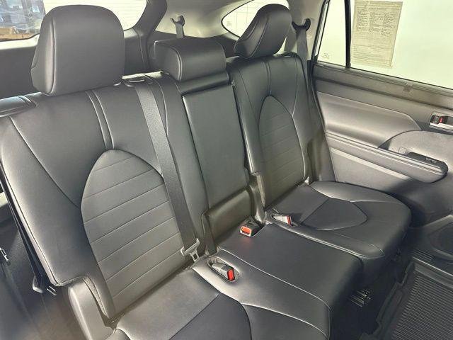 Certified Used 2026 WIND CHILL PEARL Toyota  image 30