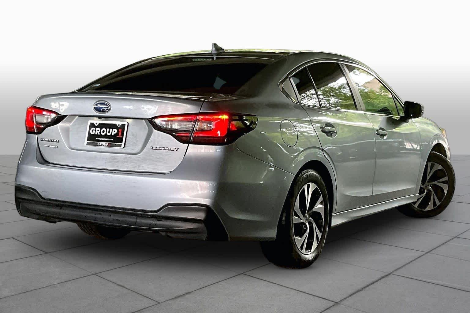 Used 2022 Ice Silver Metallic Subaru Premium image 12