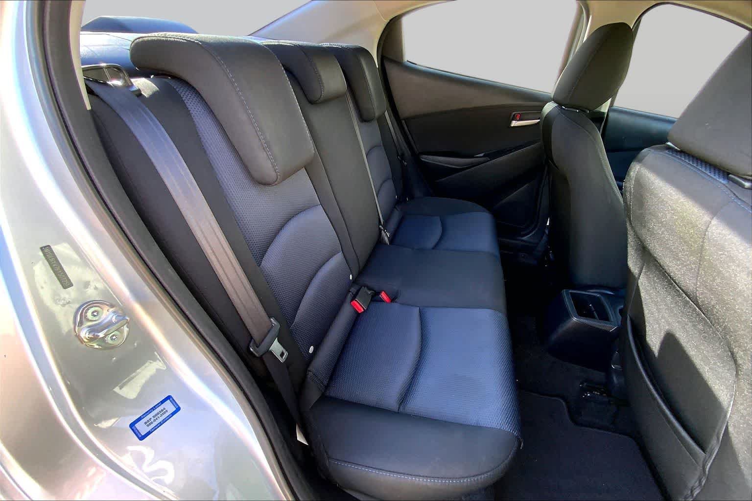 Used 2019 Chromium Toyota LE image 19