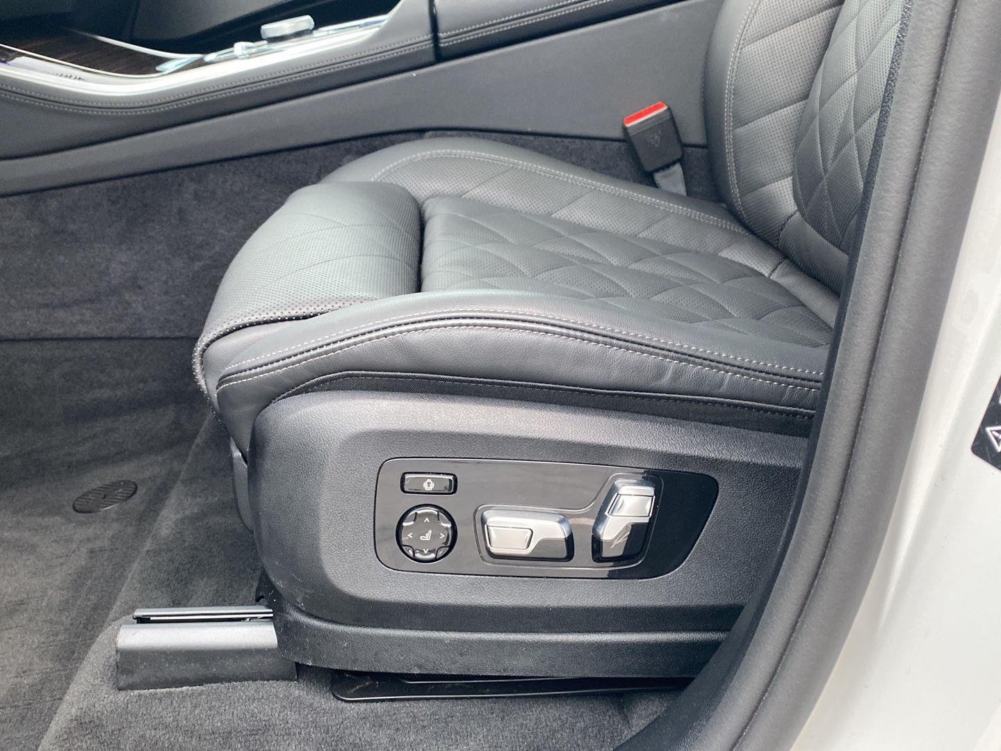 New 2026 Mineral White Metallic BMW xDrive40i image 16