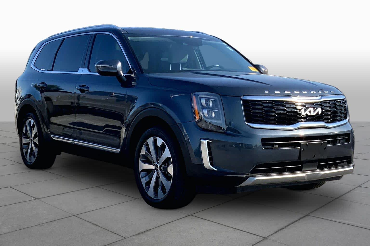 Used 2022 Gravity Grey Kia EX image 3