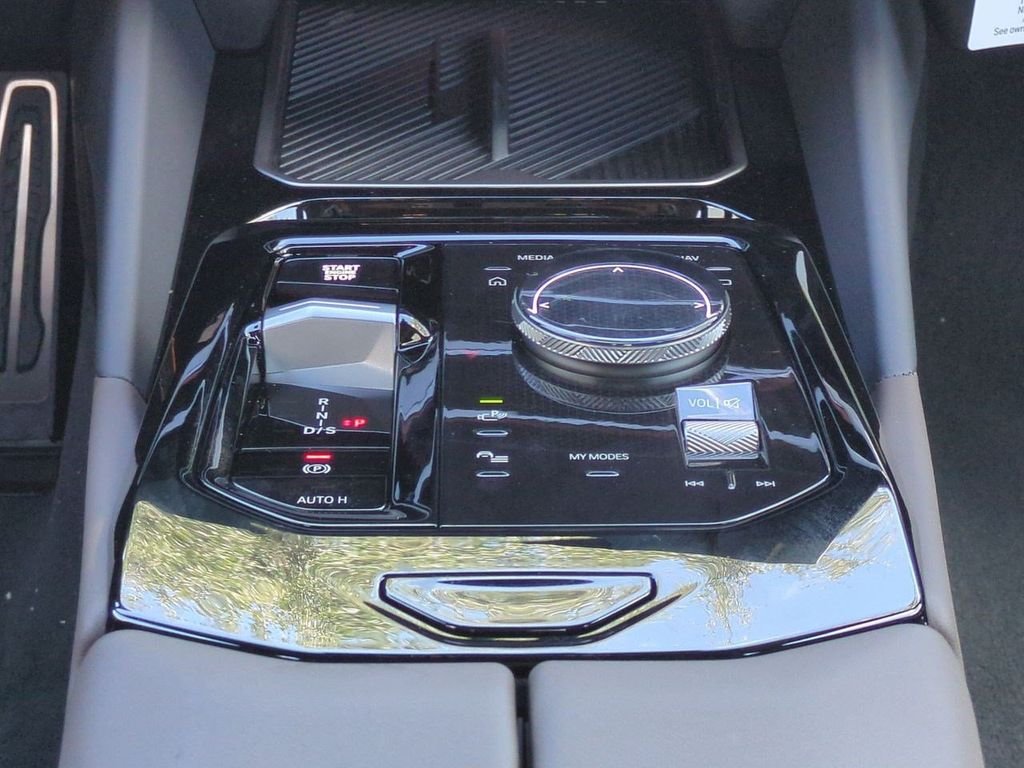 New 2027 Mineral White Metallic BMW 530i xDrive image 19