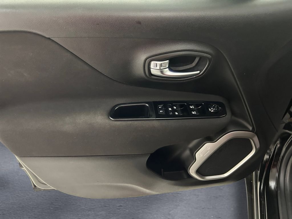 Used 2021 Black Jeep Latitude image 12