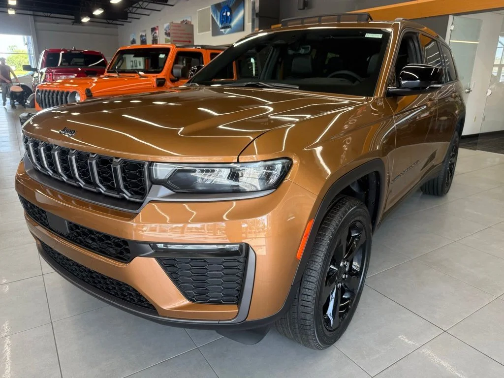 New 2026 Copper Shino Metallic Clear-Coat Exterior Paint Jeep Limited image 7