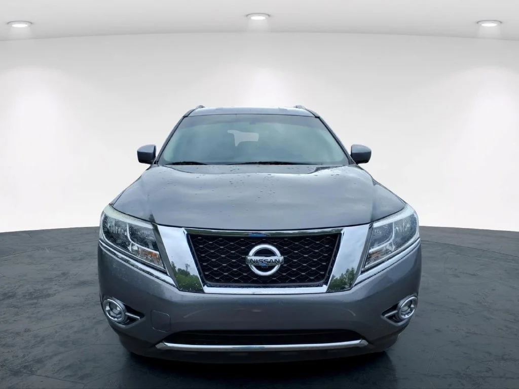 Used 2016 Gray Nissan SL image 3